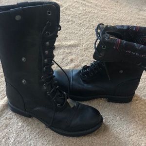 Combat boots
